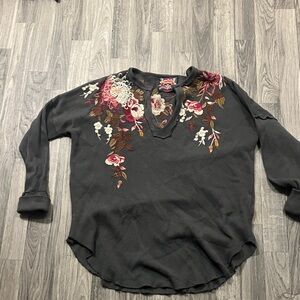 Excellent condition Johnny Was Embroidered Thermal
